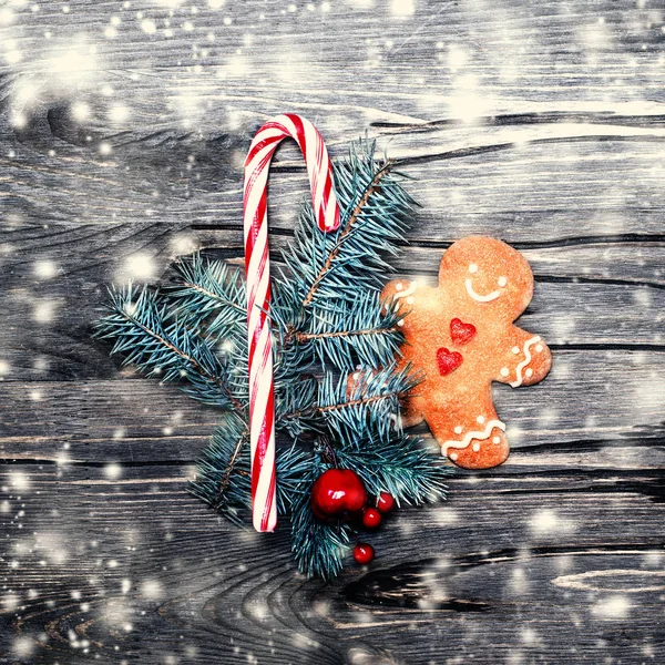 Hermoso Fondo Navidad Con Galletas Jengibre Decoraciones Navideñas Nieve Spac —  Fotos de Stock