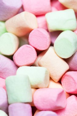 Renkli mini lokum arka plan makro. Kabarık marshmallow doku ve desen. Düz yatıyordu veya en iyi görünümü. Kış yiyecek arka plan kavramı.