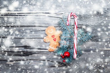 Zencefilli kurabiye, tatil dekorasyon ve kar, kopya alanı, ile güzel Noel kompozisyon sihirli peri masalı IDE