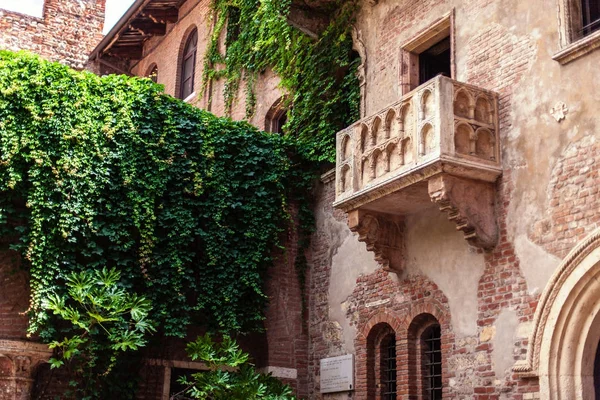 Verona Italien Juni 2017 Romeo Och Juliet Balcony Och Uteplats — Stockfoto