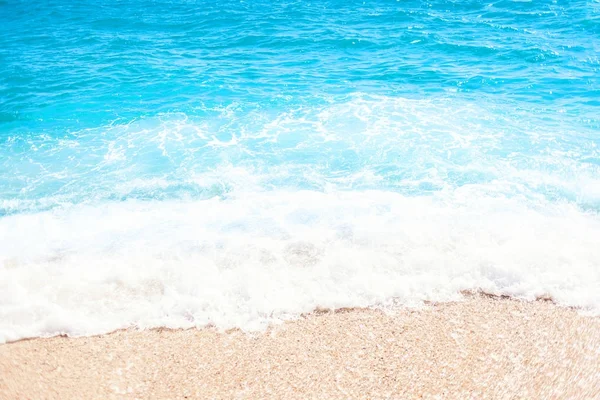 Onda Suave Oceano Azul Praia Areia Fundo Com Lugar Para — Fotografia de Stock