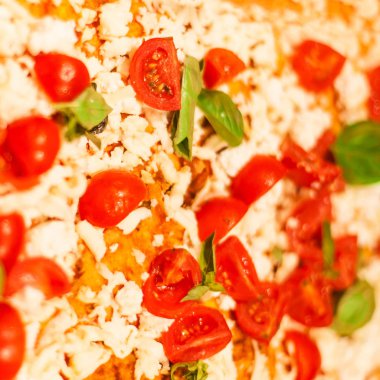 İtalya, domates, geleneksel İtalyan Focaccia pizzeria bir ahır üzerinde pizza Take Away adet Siyah Zeytin ve chees