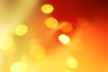 Doğal bokeh ile bulanık şenlikli altın arka plan. Sarı ışıltılı