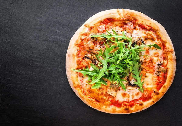 Pizza Mit Tomaten Mozzarella Und Rucola Pizza Menü Draufsicht Mit — Stockfoto