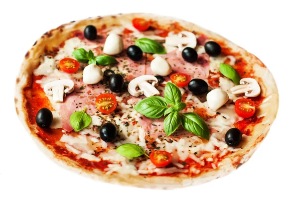 Deliciosa Pizza Italiana Com Presunto Pimenta Azeitonas Isoladas Backgroun Branco — Fotografia de Stock