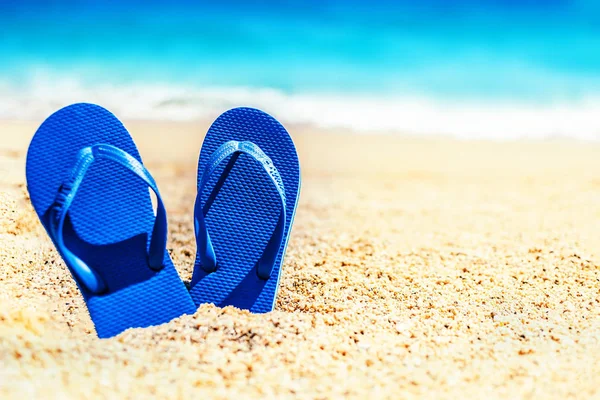Summer Holiday Beach Background Flip Flops Tropical Beach Slippers Sand — Stock Photo, Image
