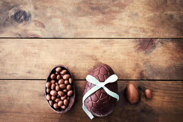 Bella Foto Creativa Con Uova Pasqua Cioccolato Sfondo Legno — Foto Stock