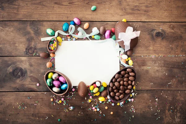 Šťastné Velikonoce Rám Blahopřáním Prostor Pro Text Čokoládová Vajíčka Stuha — Stock fotografie