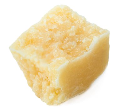 Beyaz arka plan üzerinde izole Parmesan peyniri parça