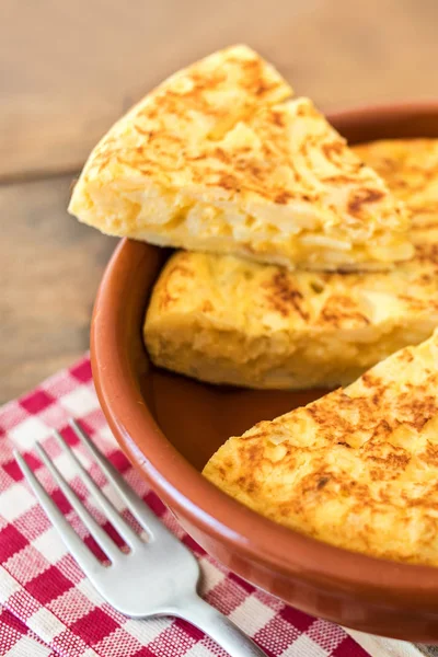 Traditional Spanish Omelette Earthenware Wooden Table — Stock Photo, Image