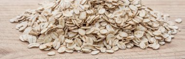 Haddelenmiş yulaf. Granola, tahıl ya da yulaf ezmesi Beyaz ahşap eski tablo. Sağlıklı Kahvaltı, kopya alanı