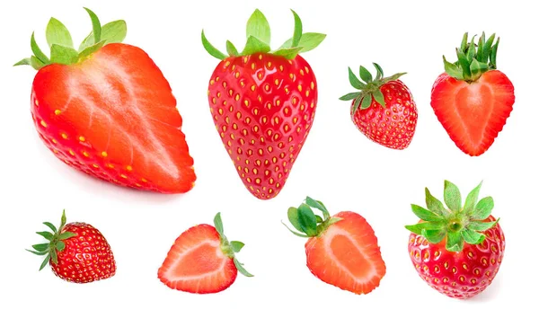 Ganze Und Scheiben Geschnittene Erdbeeren Isoliert Auf Weißem Hintergrund — Stockfoto