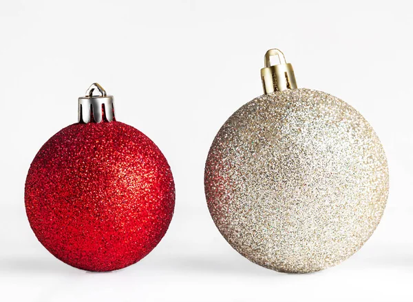 白い背景に隔離されたクリスマスボール。閉めろ伝統 — ストック写真