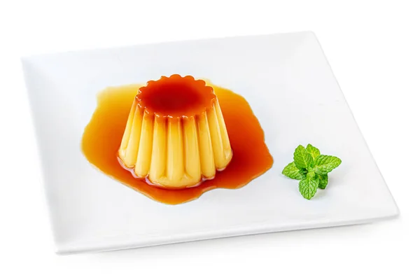 Grädde karamell, flan eller karamell pudding med söt sirap på en — Stockfoto