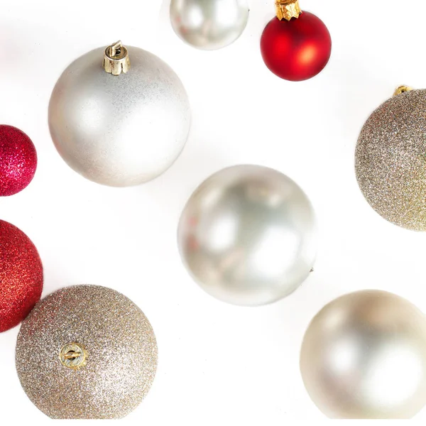Kerstballen Creatieve Lay Out Verzameling Van Kerstballen Geïsoleerd Witte Achtergrond — Stockfoto