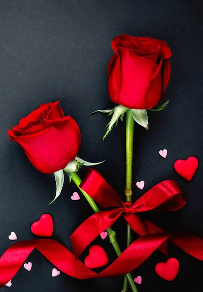 Beautiful Valentines Day Background Red Roses Hearts Black Background Flat — Stock Photo, Image