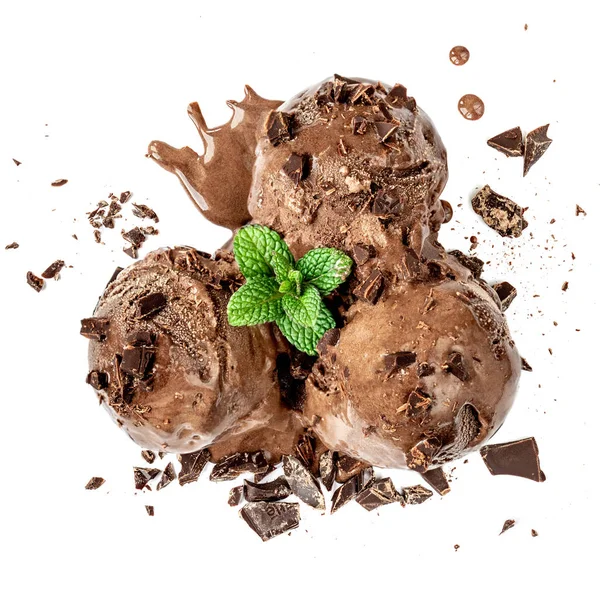 Whit 'e izole edilmiş çikolatalı dondurma topları. — Stok fotoğraf