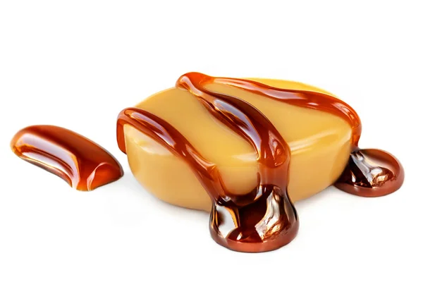 Dulces de caramelo aislados. Caramelo con salsa sobre fondo blanco c —  Fotos de Stock