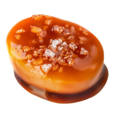 Beyaz sırt dekoltesine izole edilmiş tuzlu karamelli şeker.