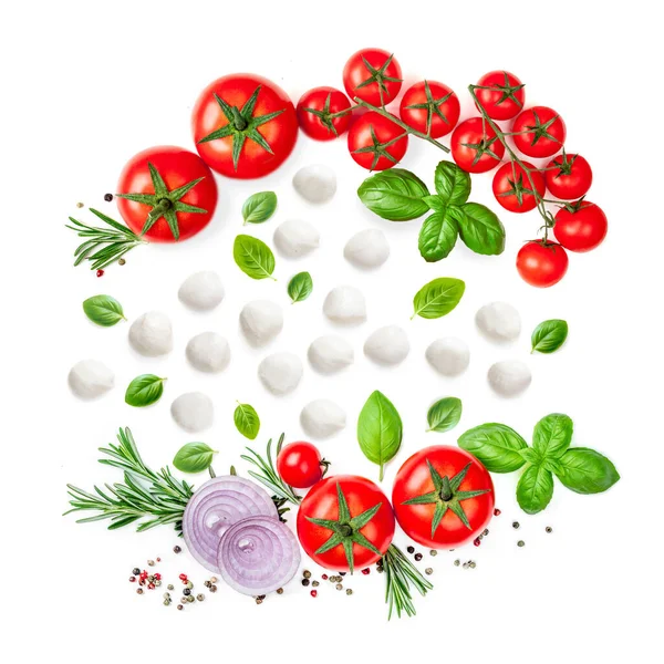 Mozzarella, Basilikumblatt, Rosmarin und Tomaten isoliert auf — Stockfoto