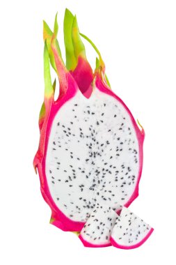 Kızıl Ejder meyvesi ya da Pitaya beyaz arka planda izole edilmiş. Pitaya - Parçalarla dilimlenmiş yaz tropikal meyveleri