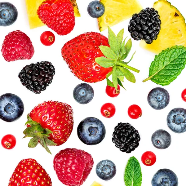 夏天的图案 水果新鲜 浆果混合 背景为白色 平躺在床上粮食概念 — 图库照片