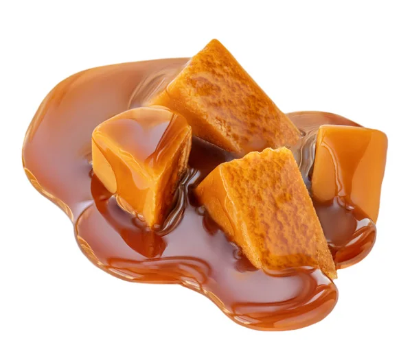Karamelsaus Stromend Karamelsnoepjes Geïsoleerd Witte Achtergrond Gouden Boterconcentraat Cand — Stockfoto