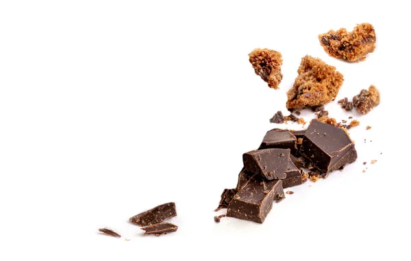 Trozos Chocolate Trozos Galletas Mantequilla Aislados Sobre Fondo Blanco —  Fotos de Stock