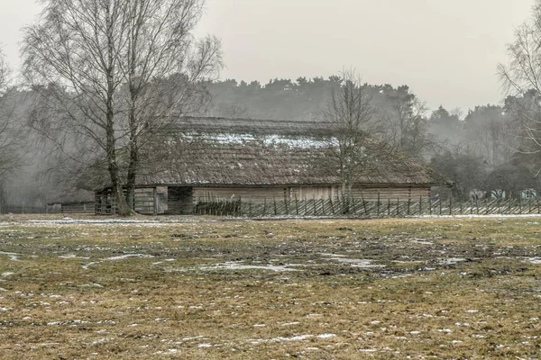 在村子里的木制建筑 — 图库照片