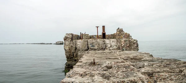Liepaja panorama eski ve terk edilmiş iskele — Stok fotoğraf