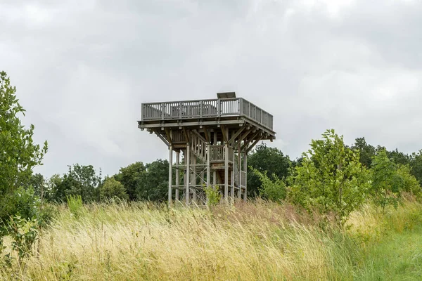 Yaz aylarında gözetleme kulesi — Stok fotoğraf