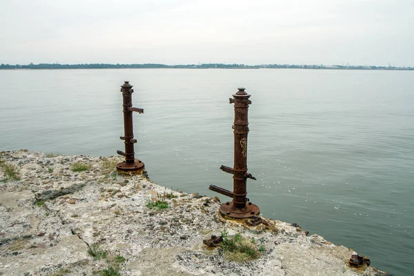 Stara latarnia morska pozostaje w Liepaja — Zdjęcie stockowe