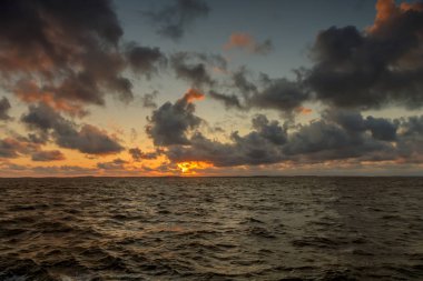 Baltık denizinde günbatımı