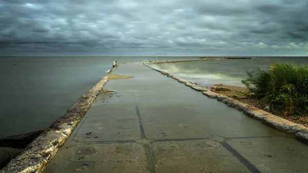Балтийское море в длительной экспозиции — стоковое фото