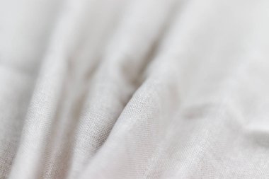 Doğal keten kumaş dokusu. Buruşuk buruşuk çuval bezi. Seçici odaklanma. Yakın görünüm