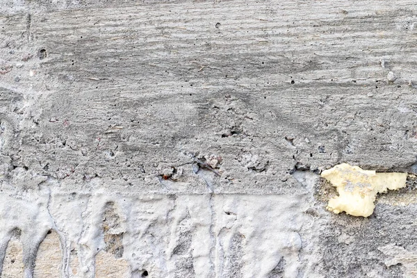 Szara Szorstka Betonowa Faktura Tła Ściana Otworami Różnymi Bryzgami Żółtą — Zdjęcie stockowe