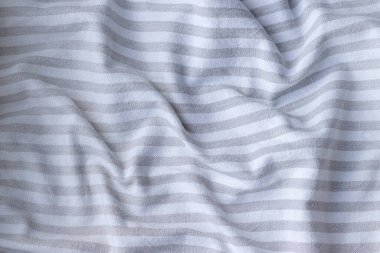 Doğal gri çizgili kumaş dokusu. Buruşuk buruşuk çuval bezi tekstil arka planı