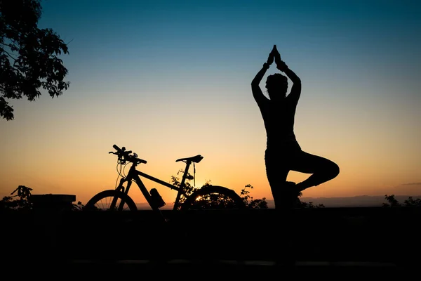 Young Women Engaged Yoga Sunset Bike — Stock Photo, Image