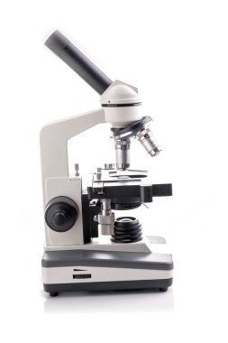 Beyaz arkaplanda mikroskop izole edildi