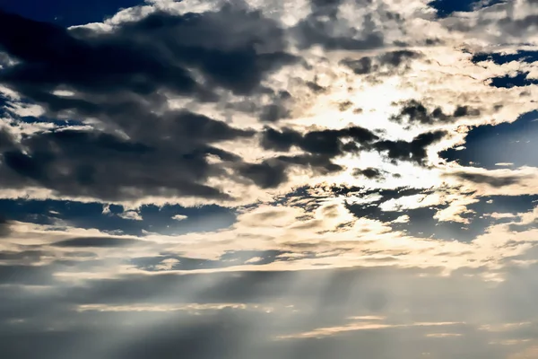 Cielo Con Nubes Rayos Sol —  Fotos de Stock