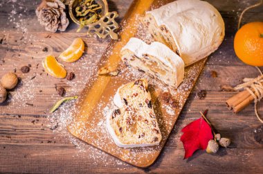 Christmas Cake, Stollen üzümlü dilim