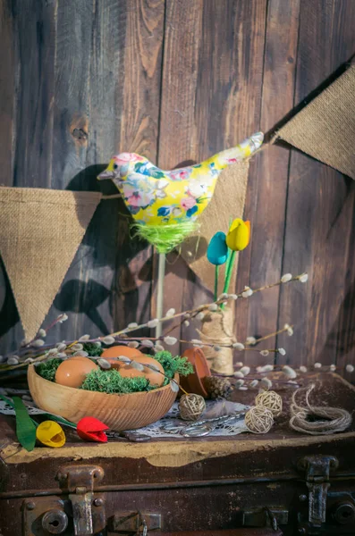 Velikonoční vajíčka a ptáci — Stock fotografie