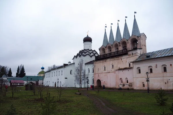 Русская Церковь Облачную Погоду — стоковое фото