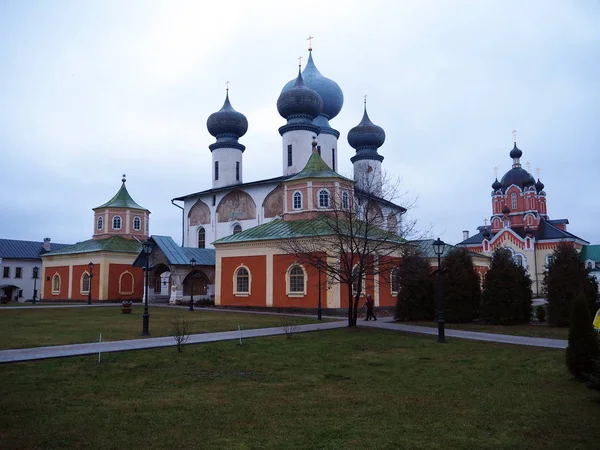Ρωσική Εκκλησία Συννεφιά Καιρού — Φωτογραφία Αρχείου