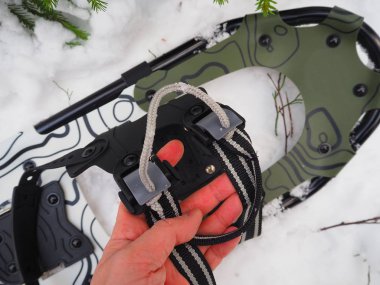 Kar ayakkabısı perhizinde. Ayrıntılar ve yakın plan