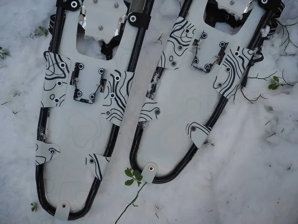 Buzda Yürümek Için Kar Botları — Stok fotoğraf