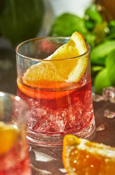 Delicious negroni cocktails with campari, gin, vermouth and slices of citrus orange and ice — Stock Photo, Image