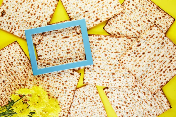 Pesah Έννοια Γιορτή Εβραϊκή Διακοπές Πάσχα Matzo Φόντο Κίτρινο Φόντο — Φωτογραφία Αρχείου
