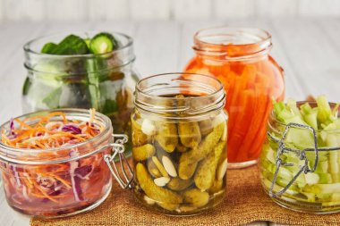 Fermente edilmiş vejetaryen gıda konsepti.