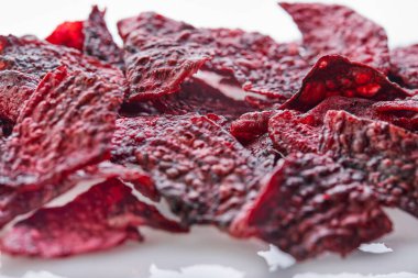 Diyet sağlıklı yeme konsepti. Sağlıklı mor pancar ya da deniz tuzu ile kurutulmuş pancar. Arkaplan dokusu. Organik doğal gıdalar..